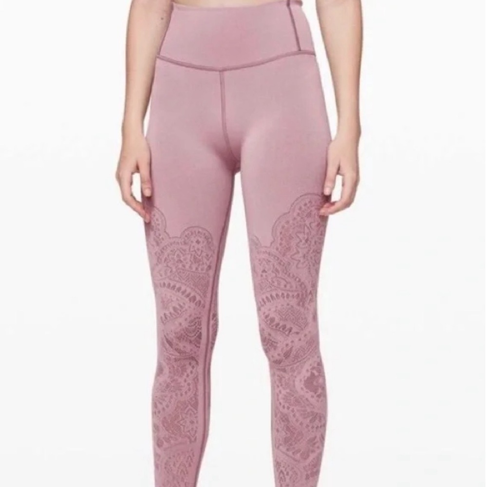 Lululemon: Reveal Crop 21"*Zen
Expression leggings (VNTM)